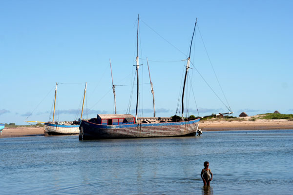 Construction de boutres à Belo sur Mer Madagascar